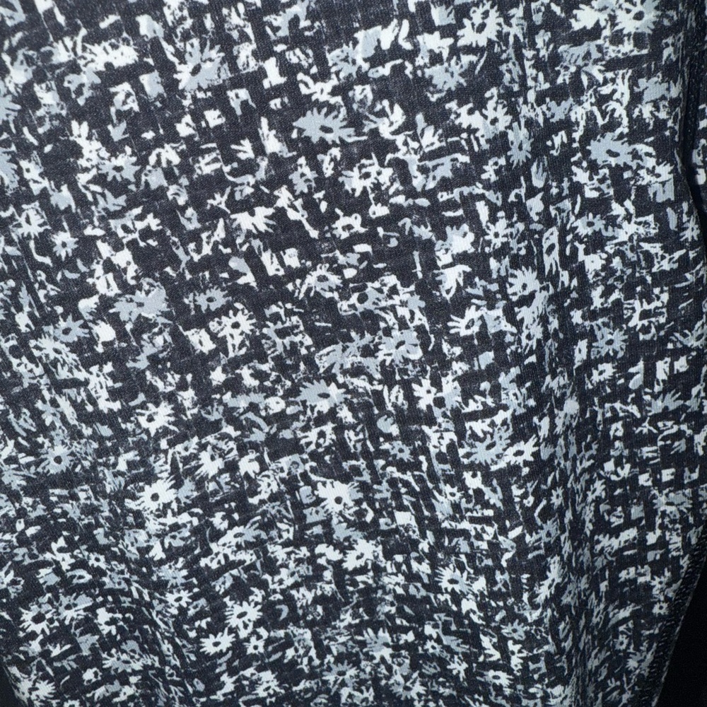 Lululemon leggings Black and White pattern high rise size 4 - Picture 3 of 6